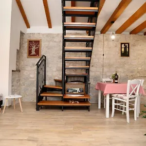 https://studio-apartman-mihaella.hotels-in-trogir.com